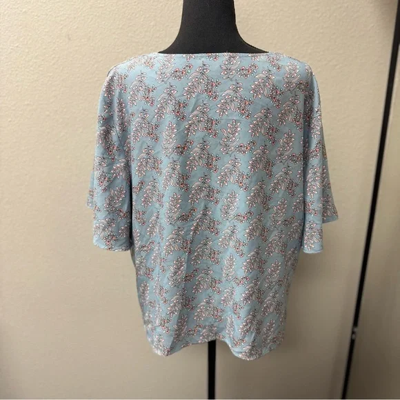 Loft Floral Blue Women's Top. Size XL - Picture 4 of 7